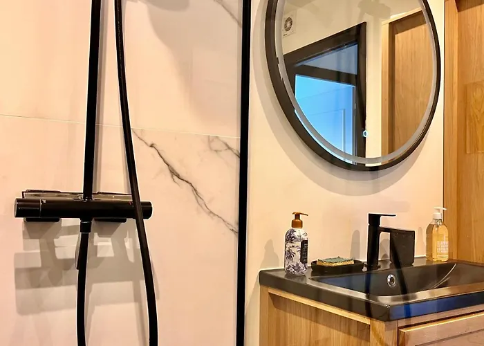 Apartment L'azur - De Standing - Piscine - Parking *